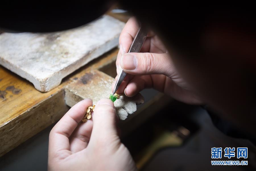 （圖片故事）（5）設計首飾 傳承匠心